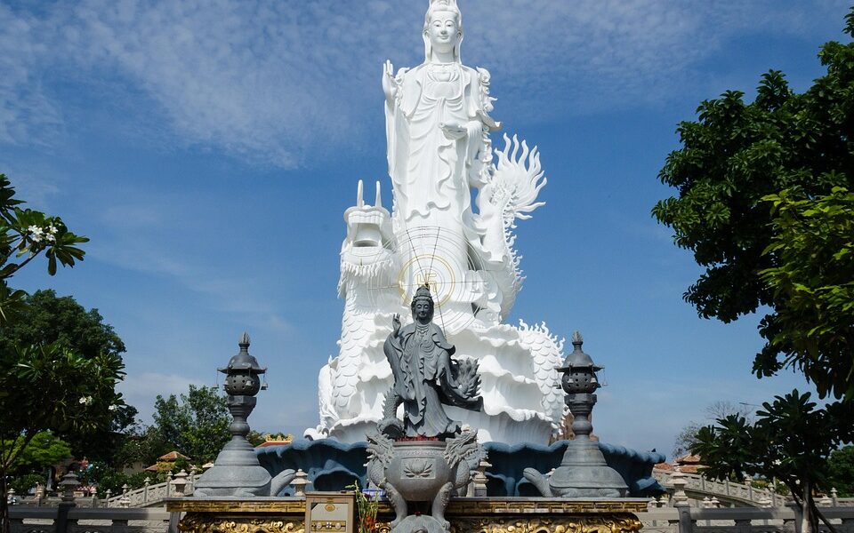 7 Proven Shea Butter Hand Massage Benefits: An Expert Skin Care Guide