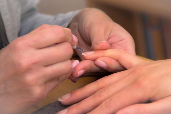 Nail Salon Etiquette: Expert Walk-in vs. Appointment Rules Revealed